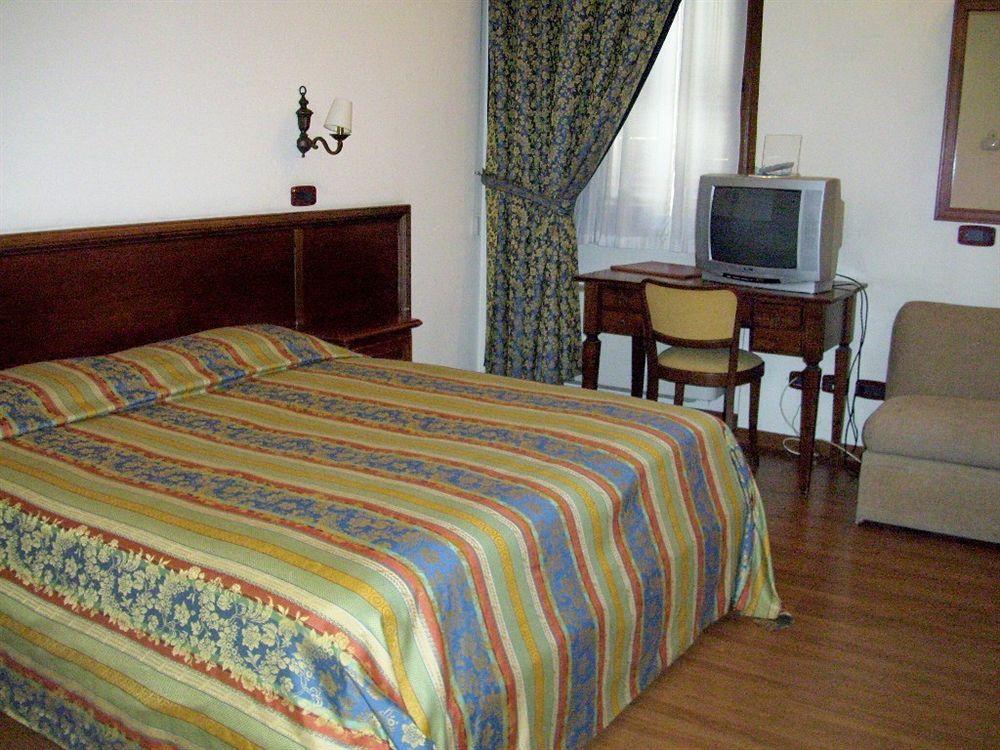 Hotel Sebino Sarnico Kültér fotó