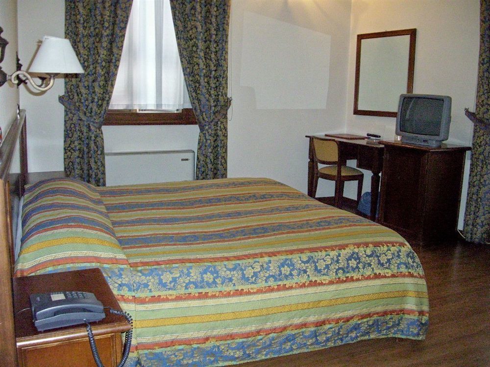 Hotel Sebino Sarnico Kültér fotó